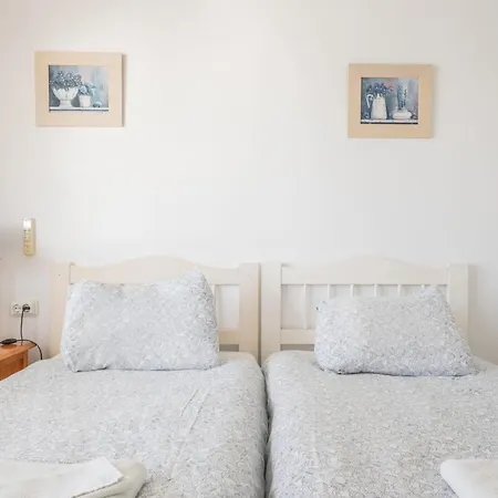 Апартаменти Chaparil 3-5 Spacious With Views