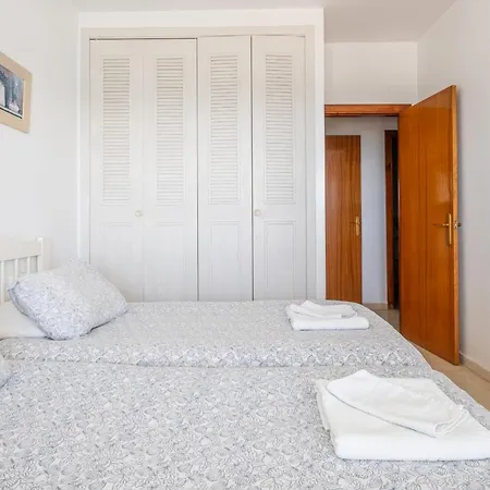 Chaparil 3-5 Spacious With Views Апартаменти Нерха
